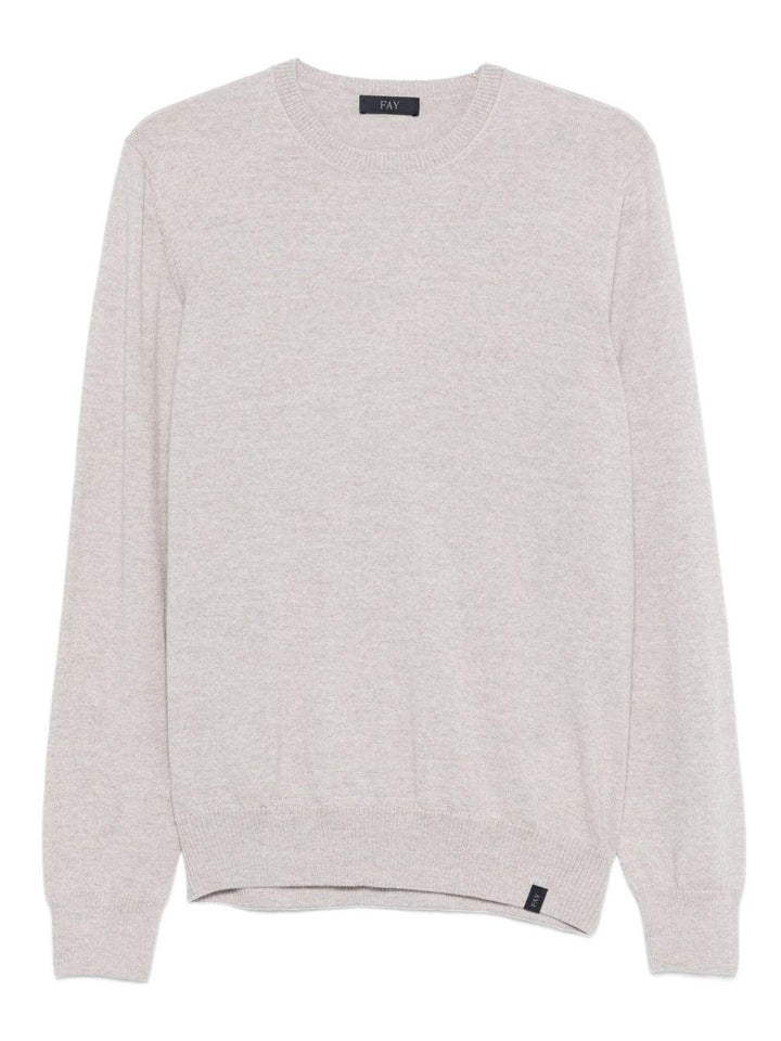 Maglione grigio con scollo rotondo
