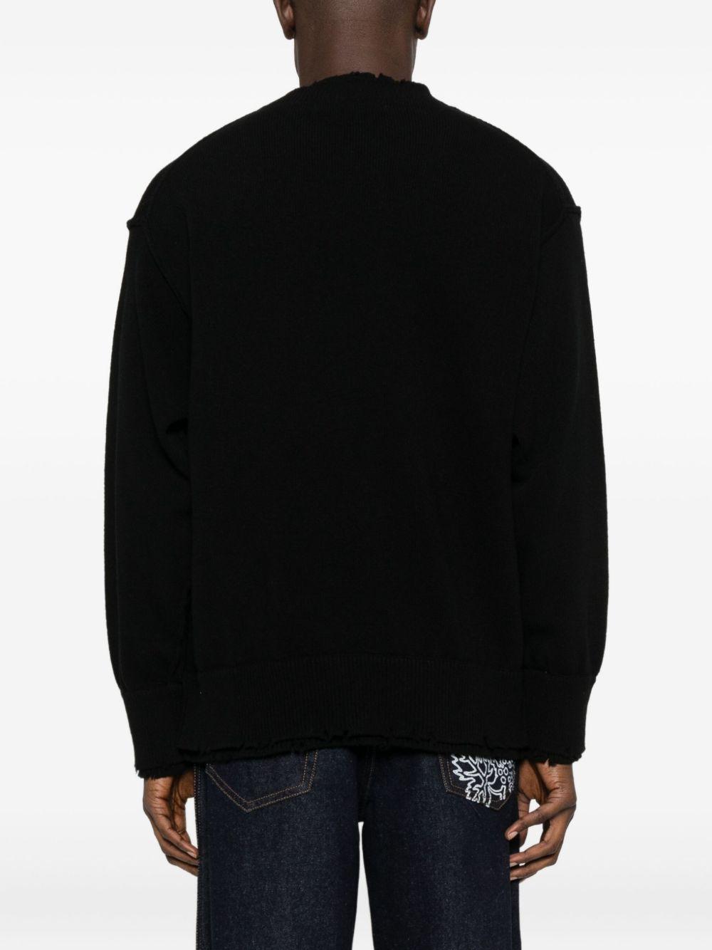Maglione nero girocollo effetto vissuto