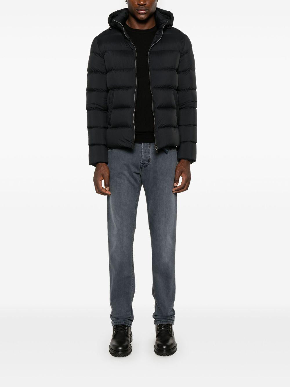 Maglione nero girocollo 