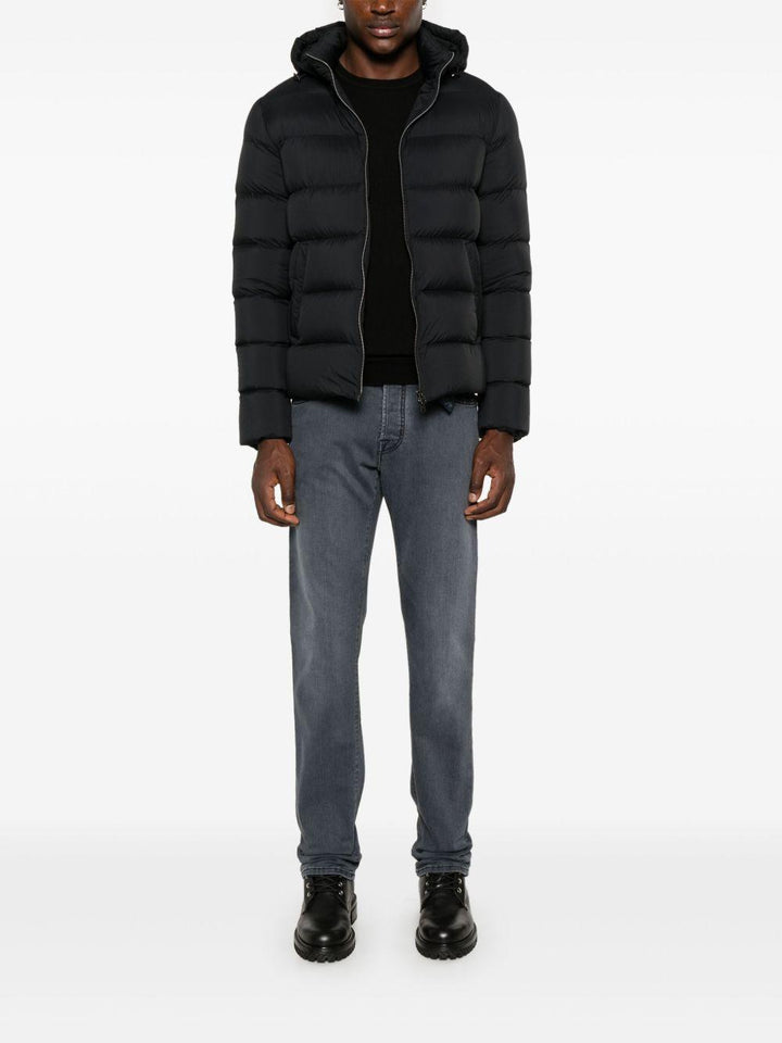 Maglione nero girocollo 
