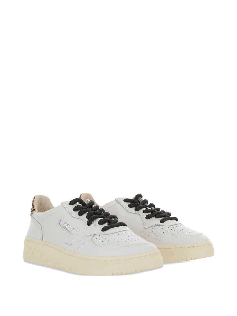 Sneakers con dettaglio leopardato 