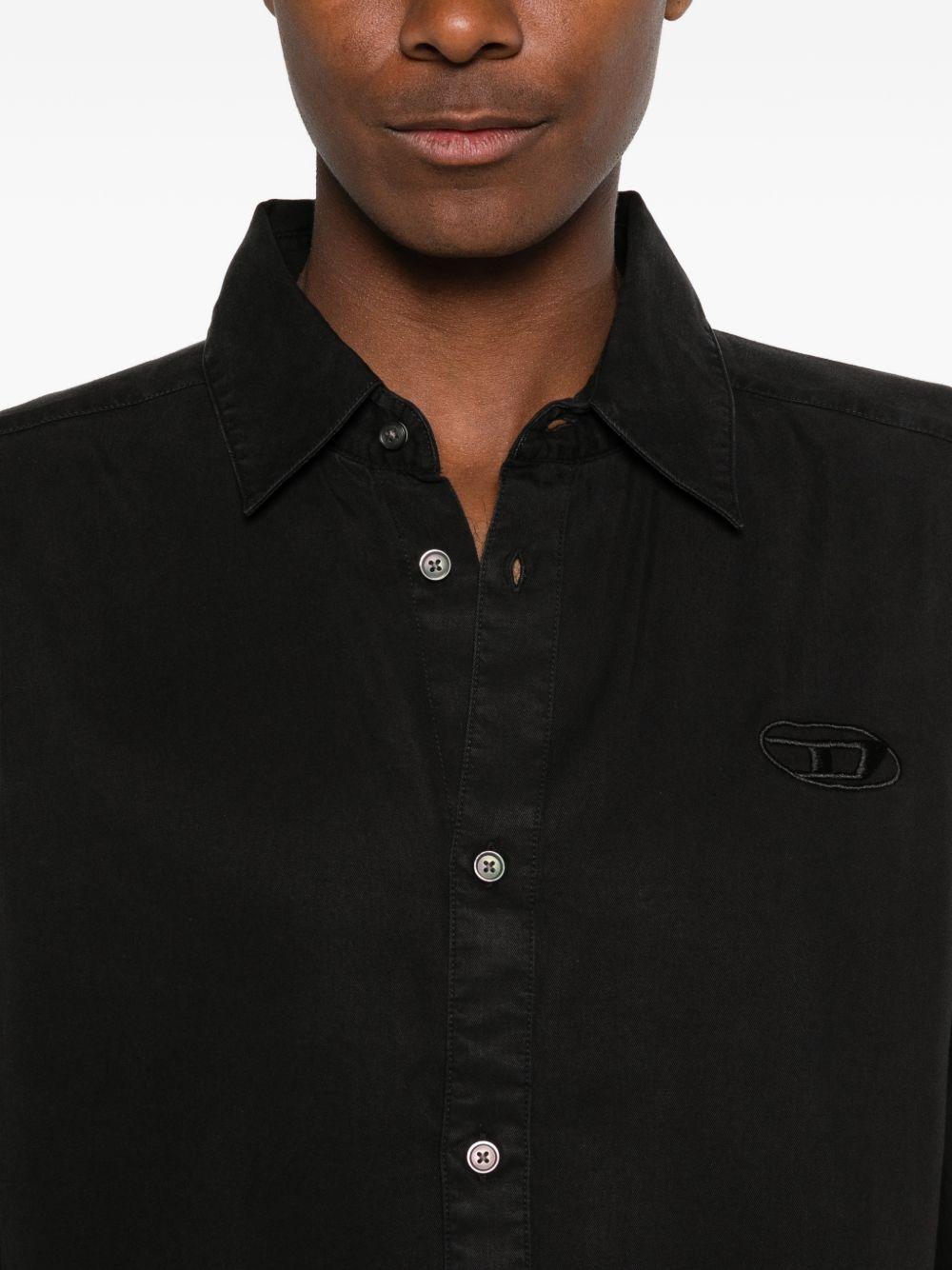 Camicia nera con dettaglio logo 
