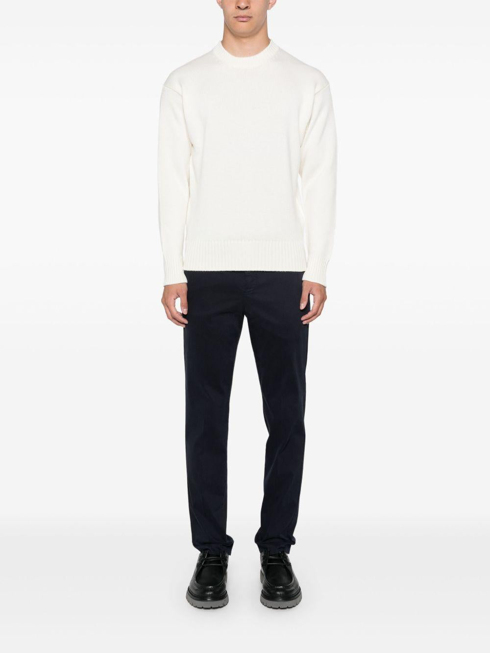 Pantaloni navy con pieghe 