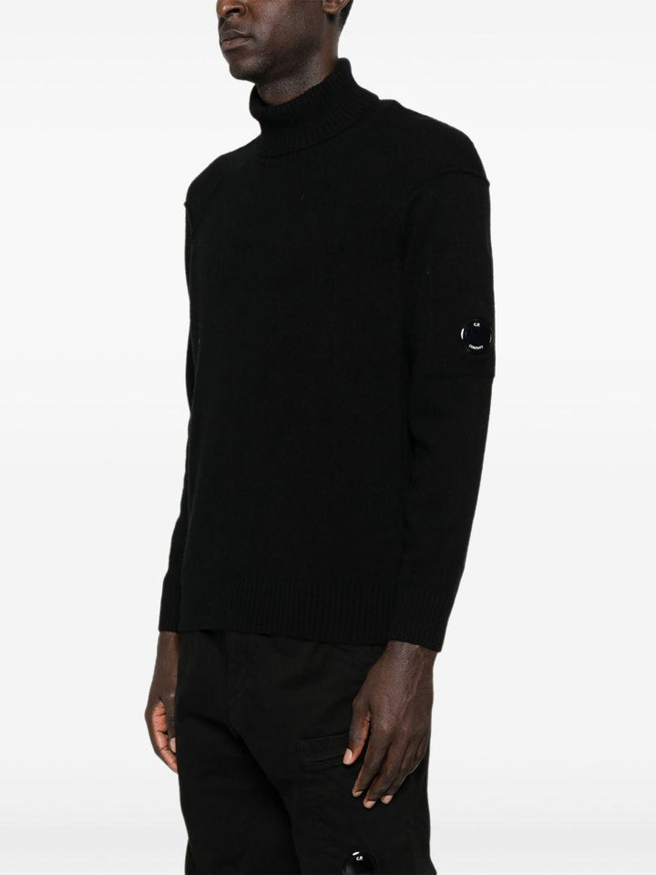Maglione nero a collo alto 