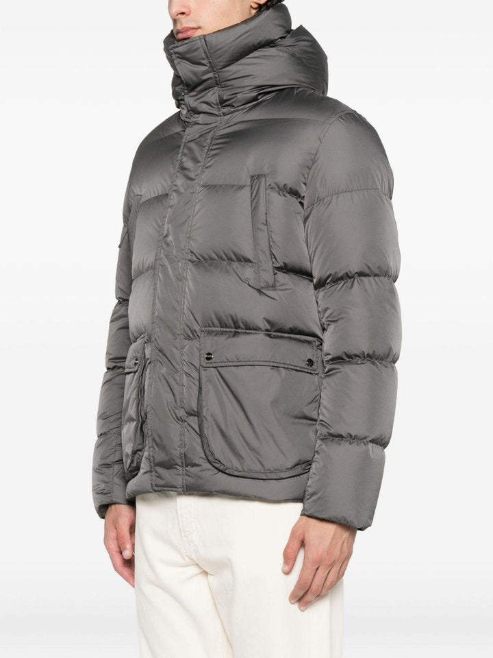 Piumino nero Chamonix con collo alto e tasche multiple 
