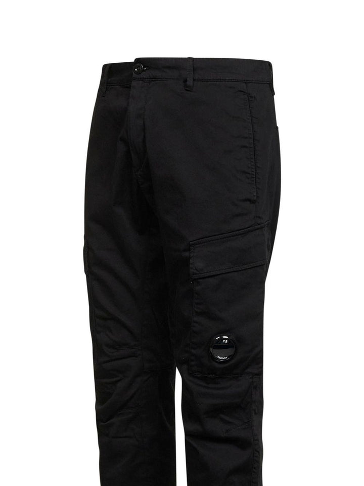 Cargo nero con applicazione 