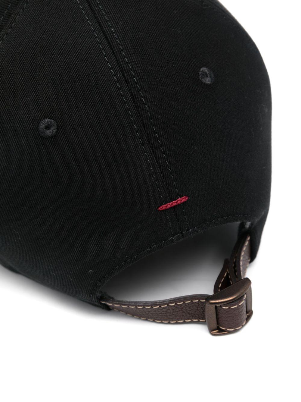 Cappello da baseball nero con ricami 