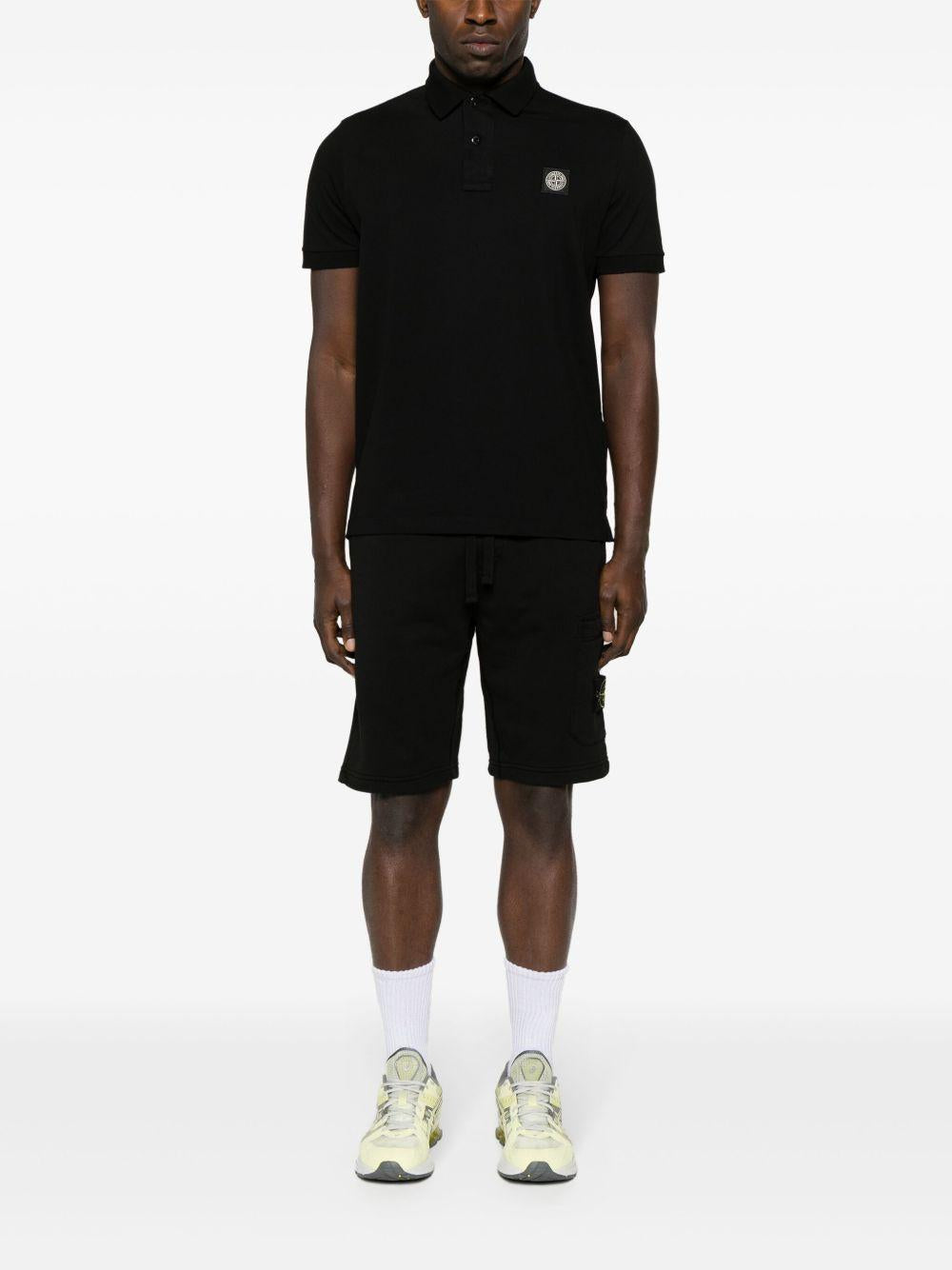 Shorts nero con applicazione 