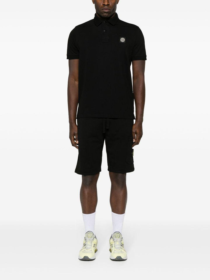 Shorts nero con applicazione 