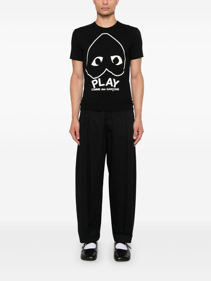 T-shirt nera con motivo a cuore 
