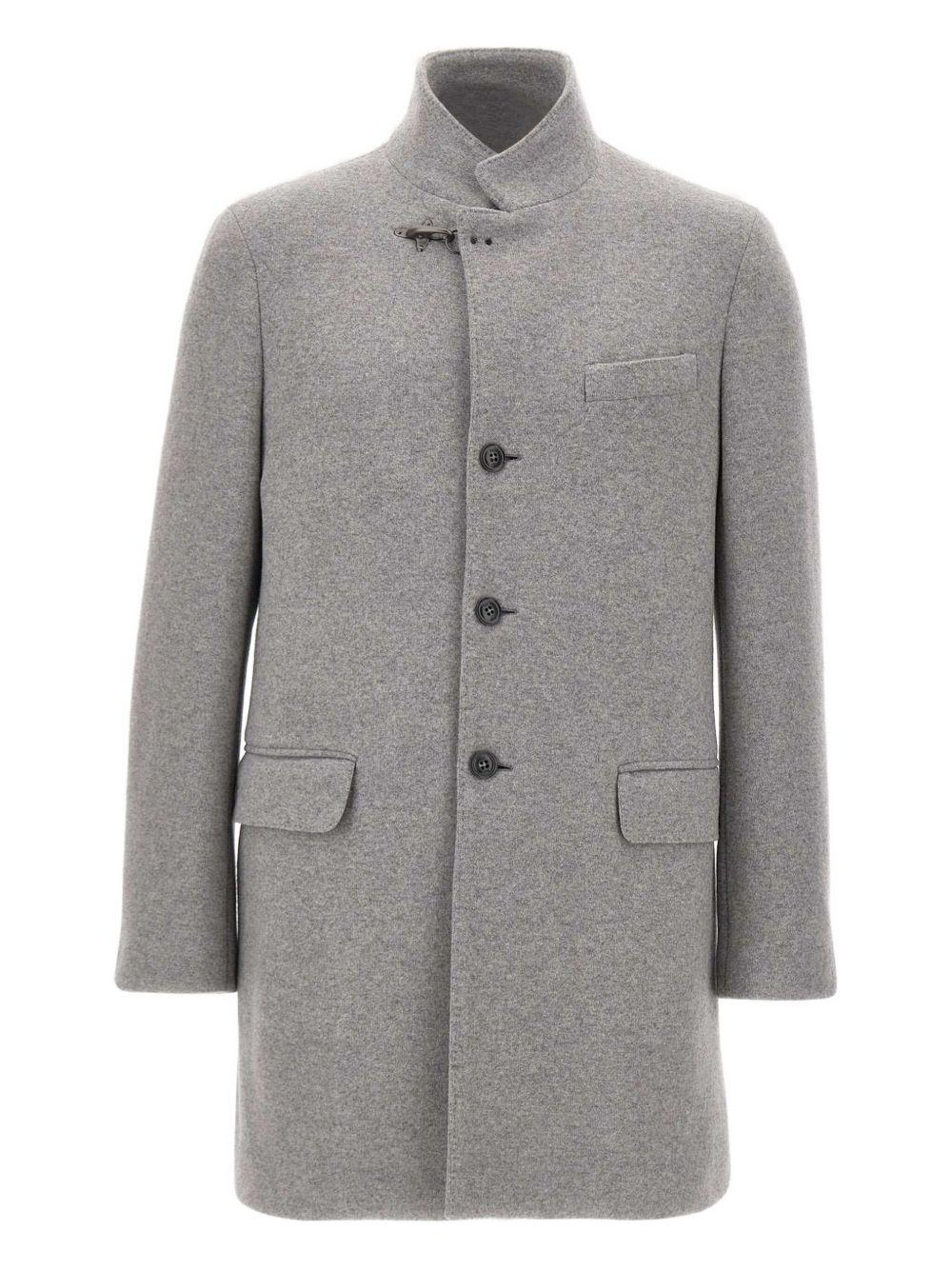Cappotto grigio con colletto rialzato 