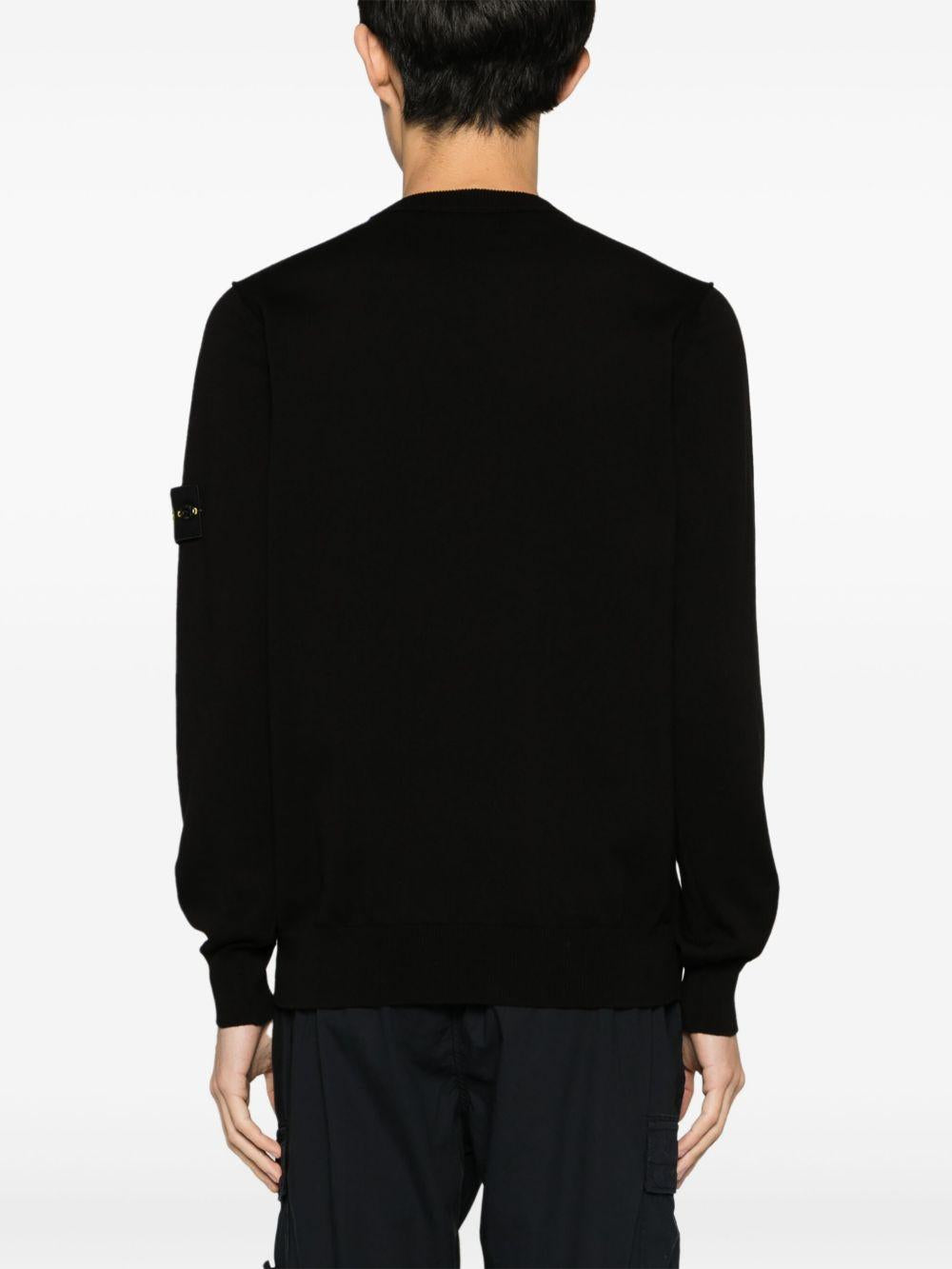 Maglione nero con applicazione 