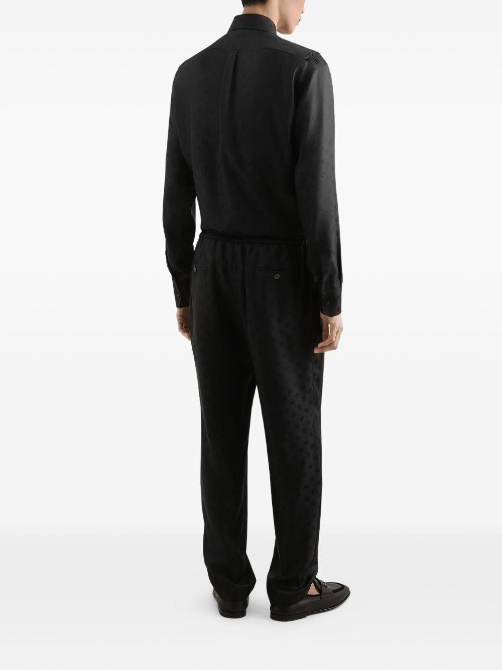 Camicia nera in seta con monogramma 