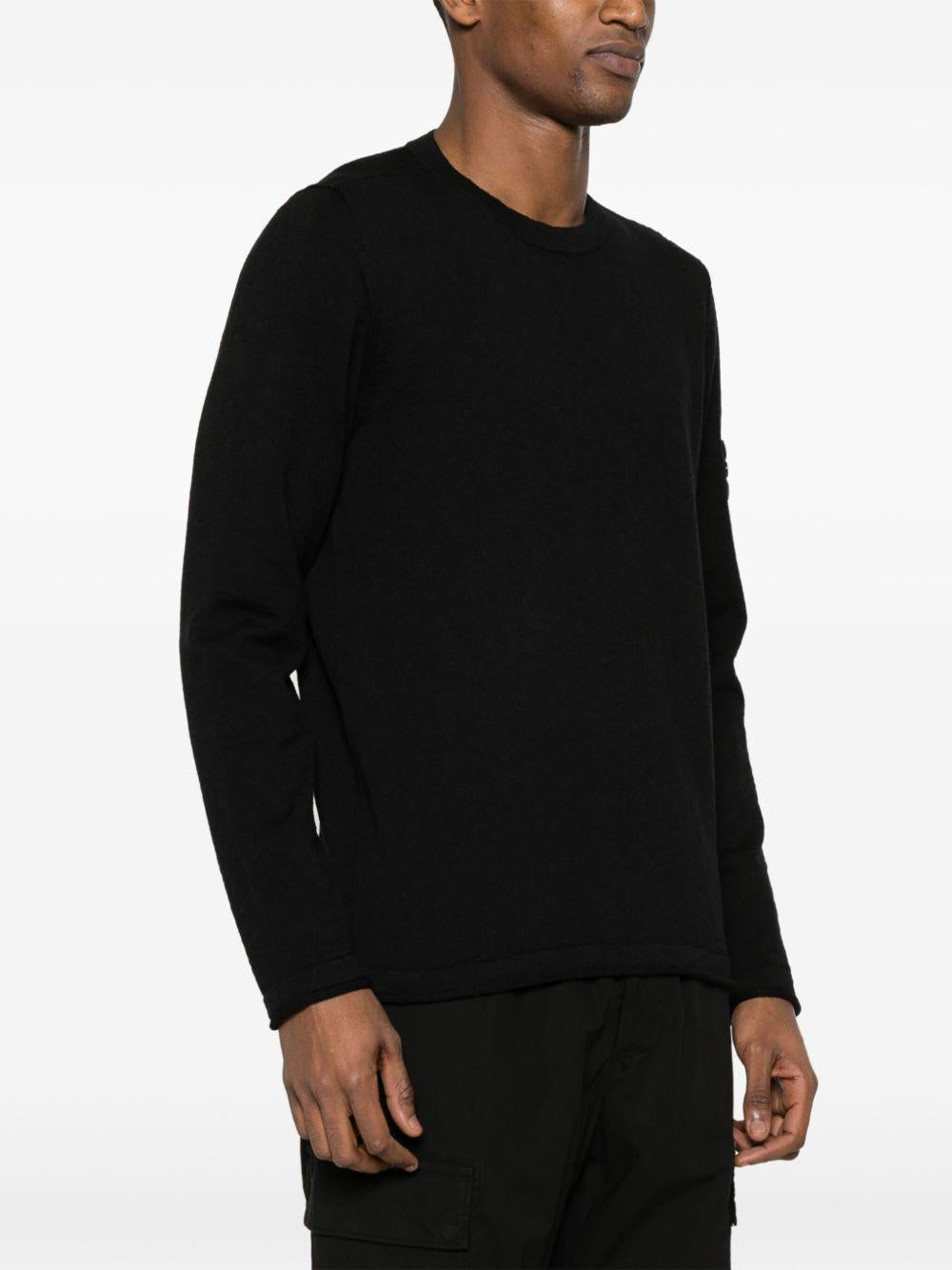 Maglione nero con applicazione 