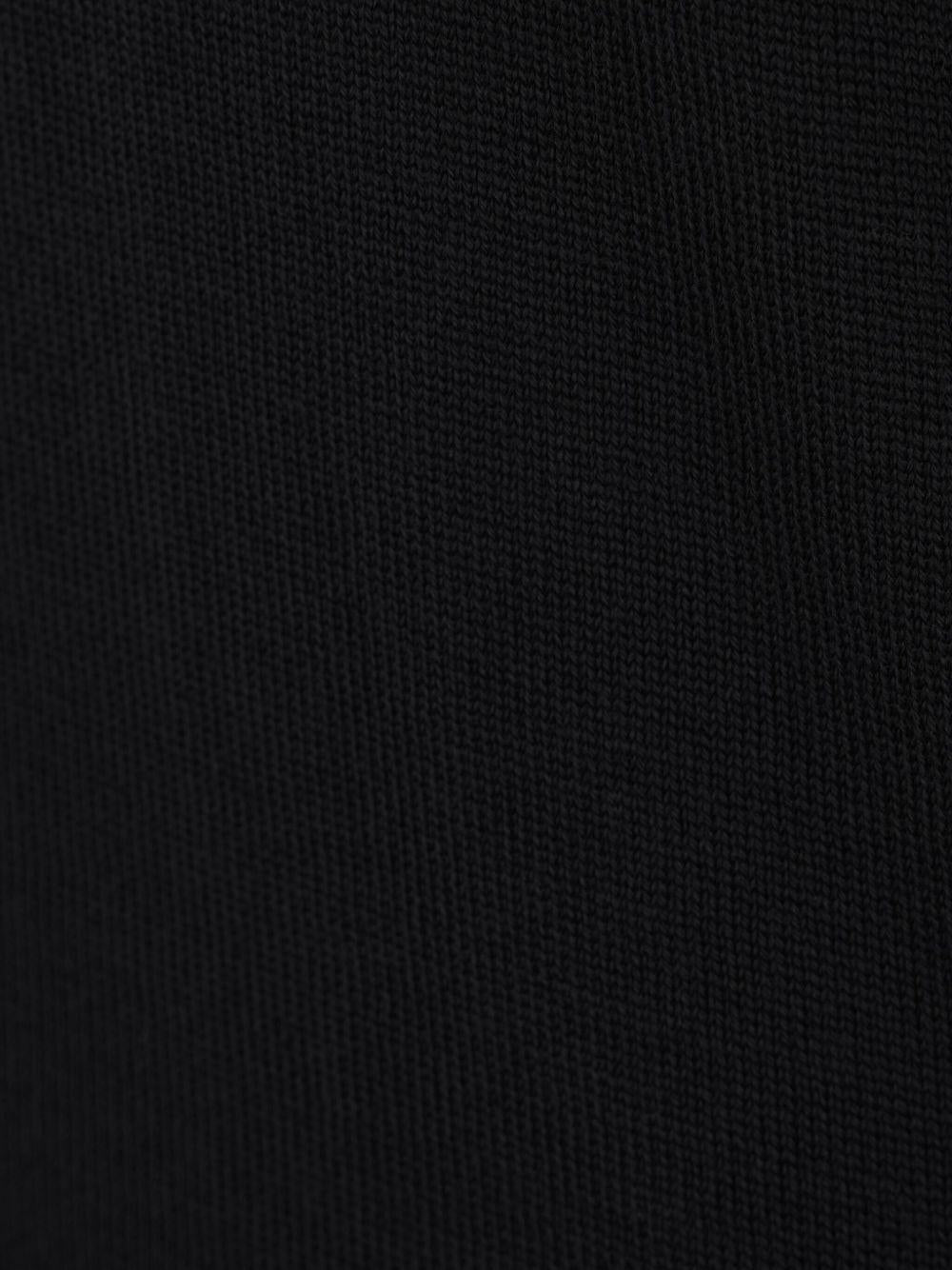 Maglione nero a collo alto in lana merino 