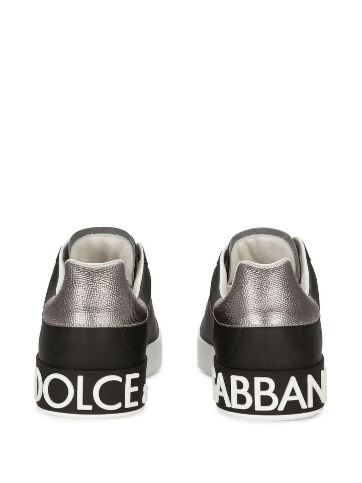 Sneakers nere con applicazione logo 
