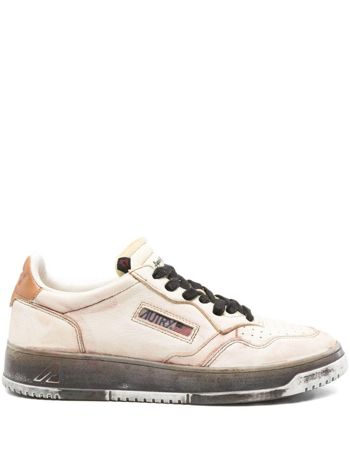 Sneakers bianche opache Medalist con effetto vissuto 