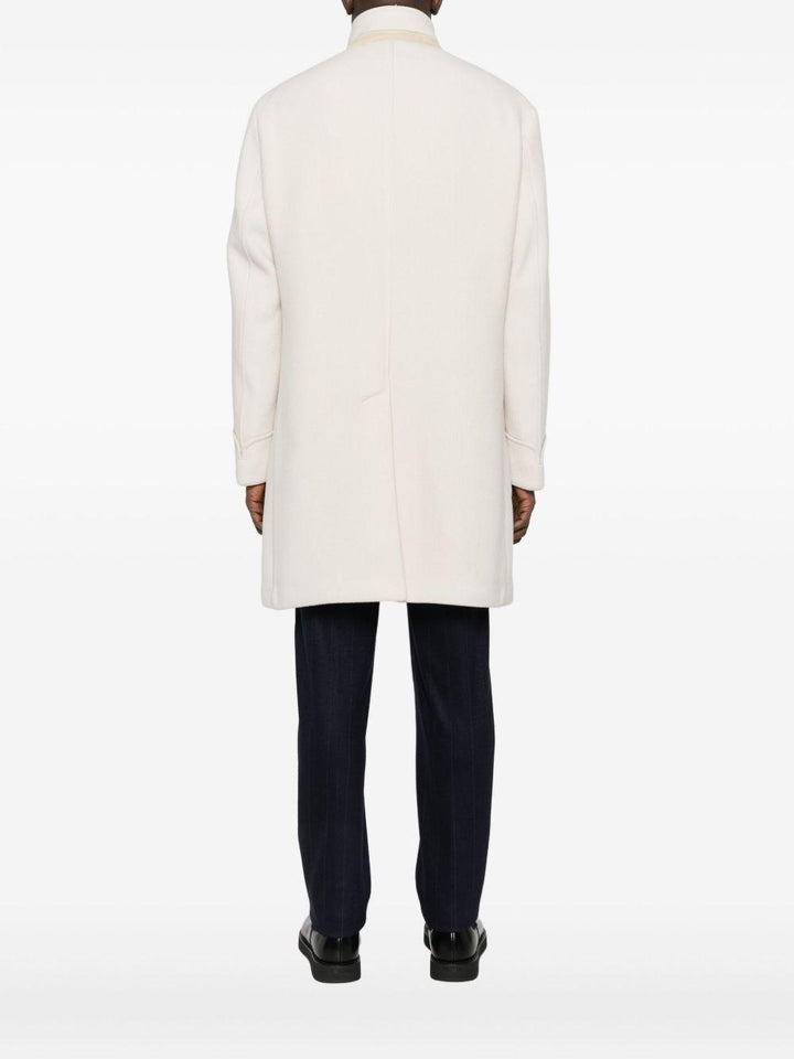 Cappotto ecru a collo alto con bottoni 