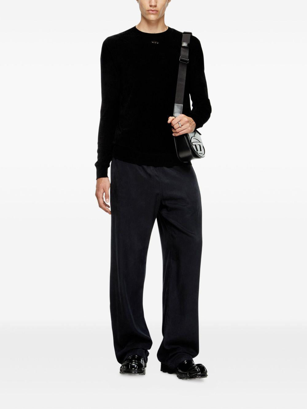 Maglione K-Cevro nero con placca Oval D 