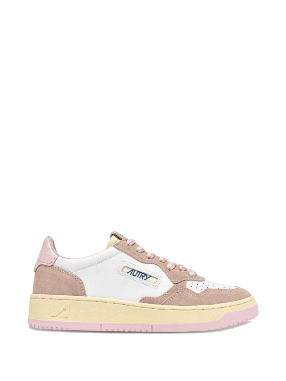 Sneakers medalist 
