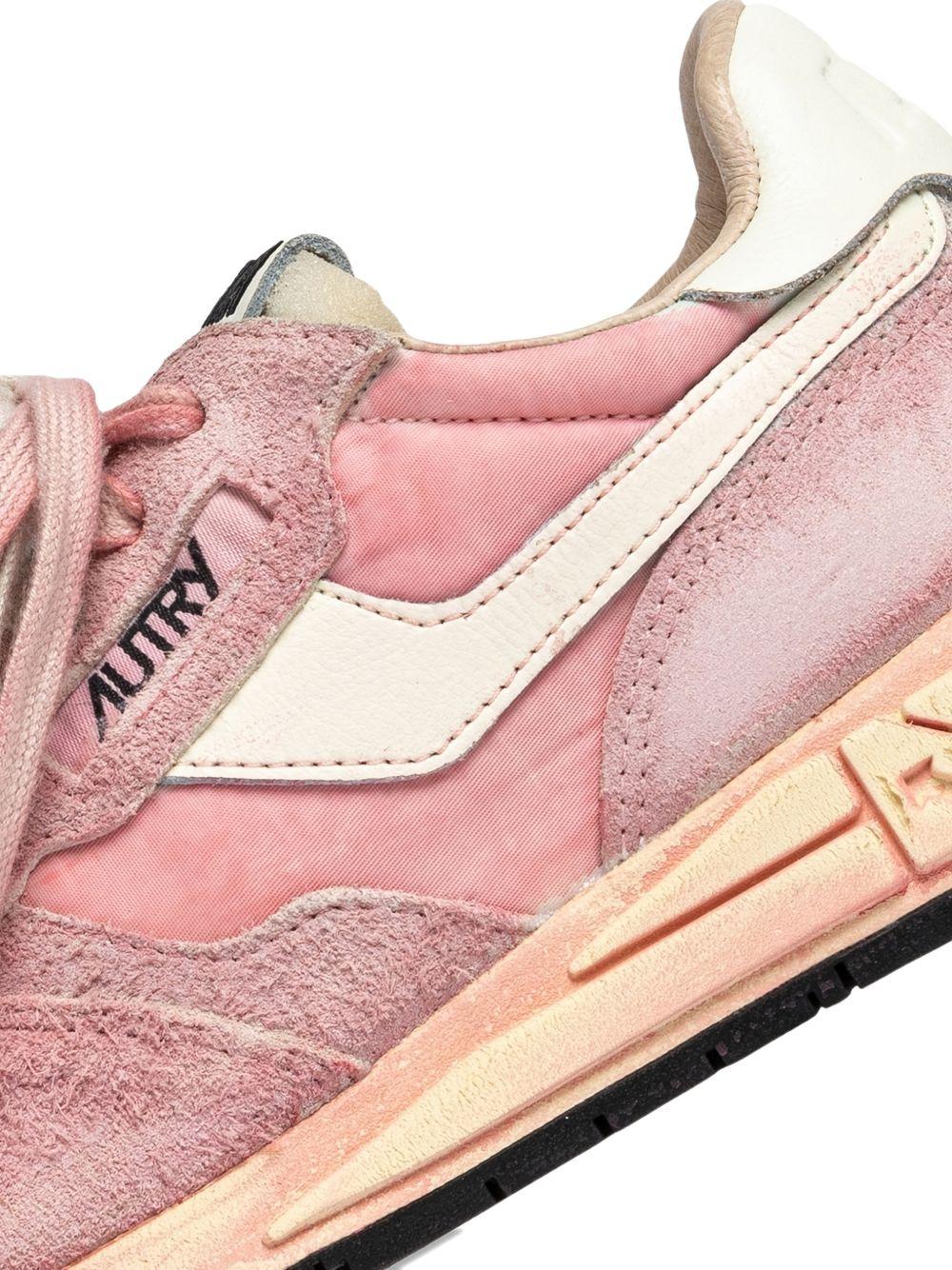 Sneakers con charm 