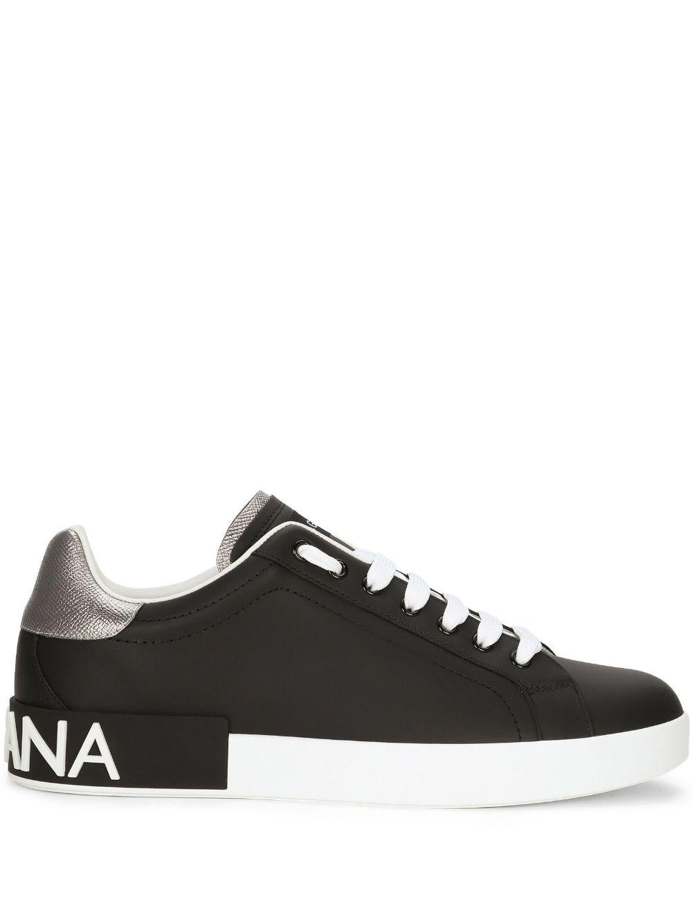 Sneakers nere con applicazione logo 
