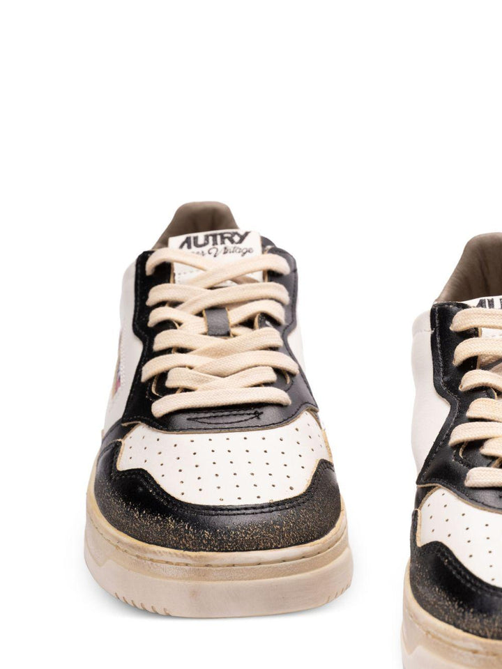 Sneakers bianche bicolore con logo 