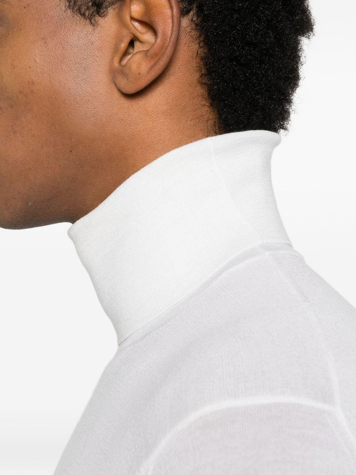 Maglione bianco a collo alto 