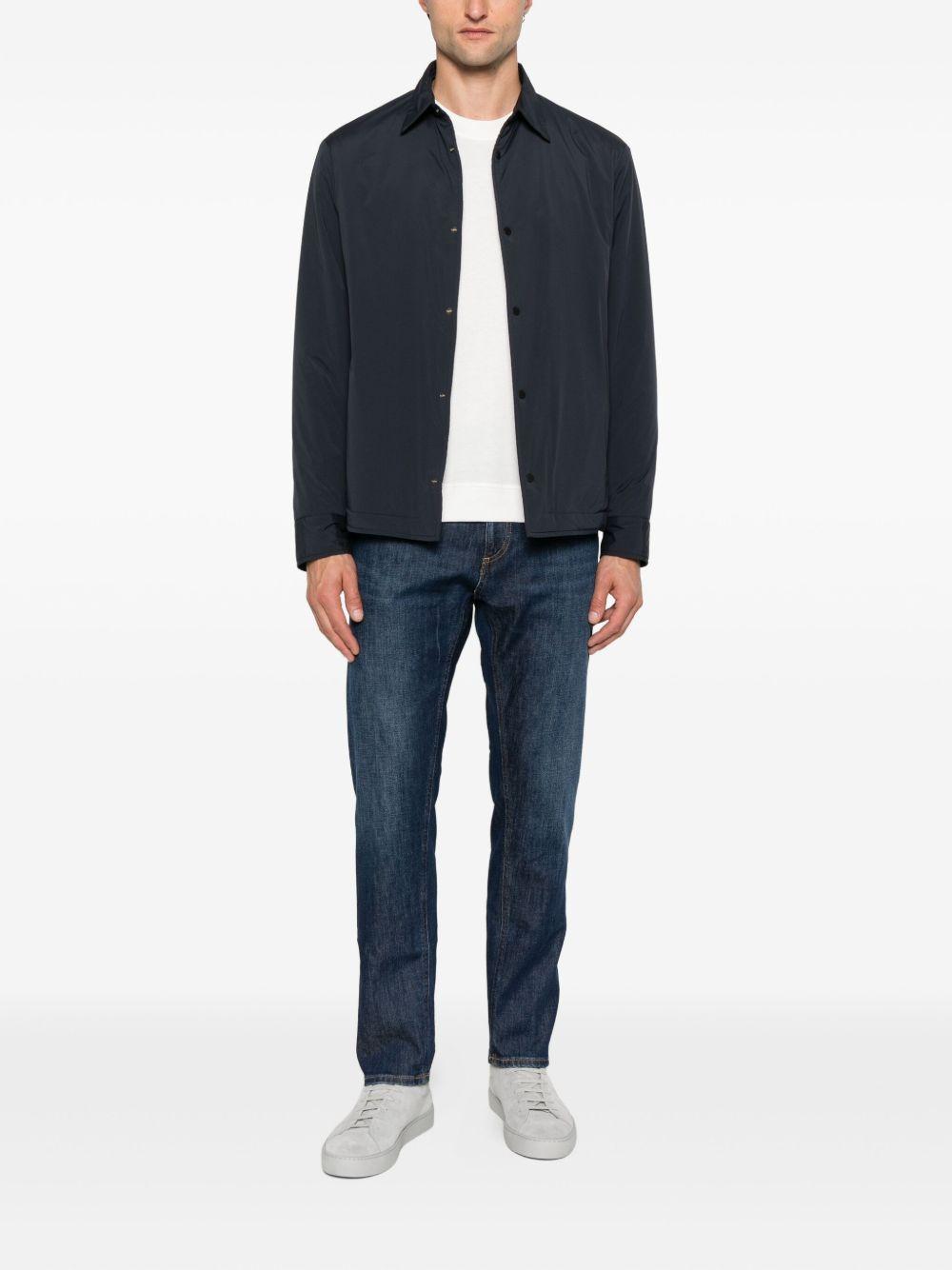 Jeans blu in cotone con cinque tasche e lavaggio scuro 
