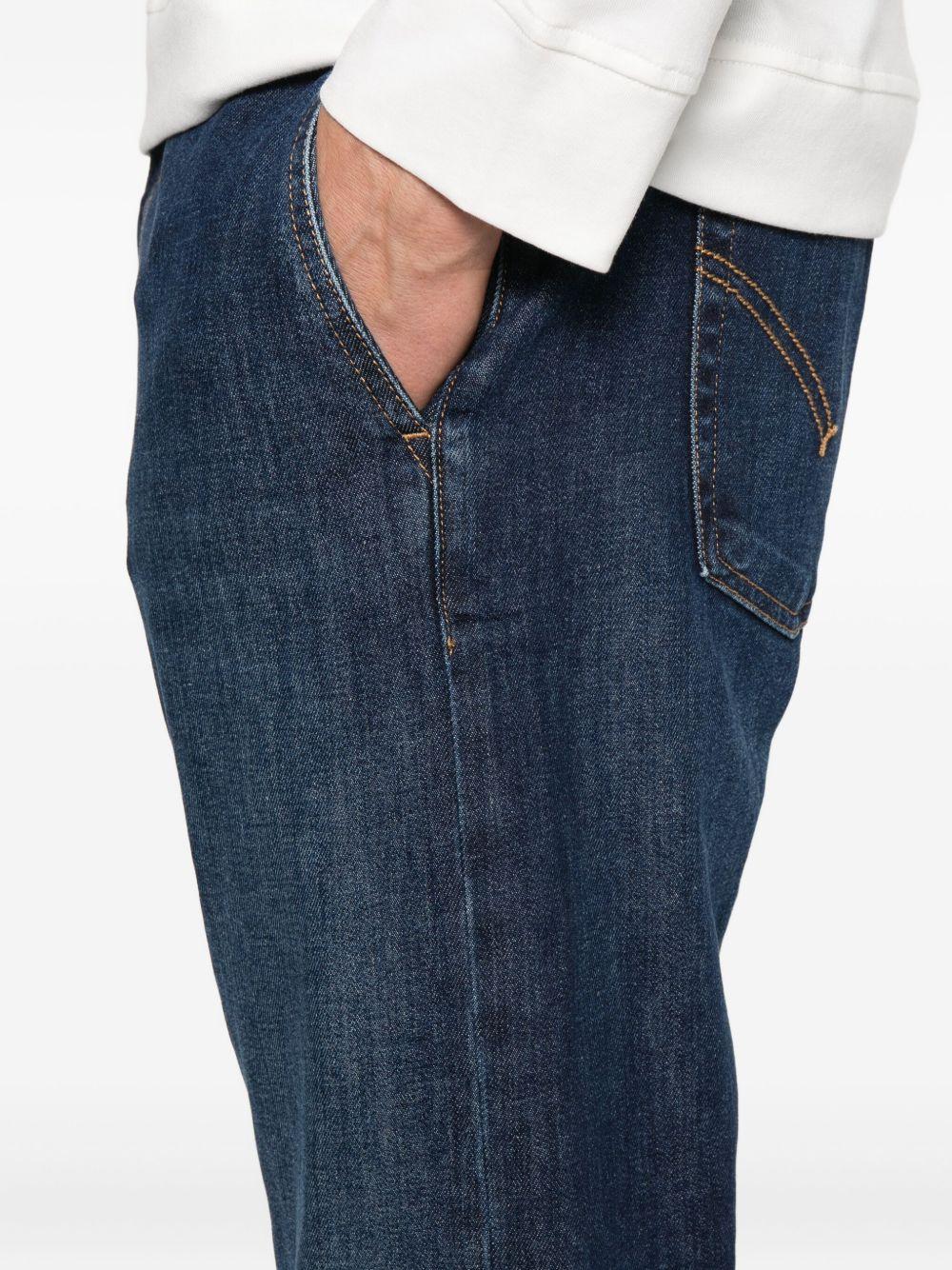 Jeans blu in cotone con cinque tasche e lavaggio scuro 