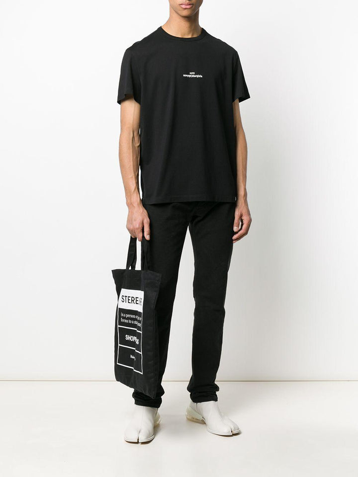 T-shirt nera con logo 