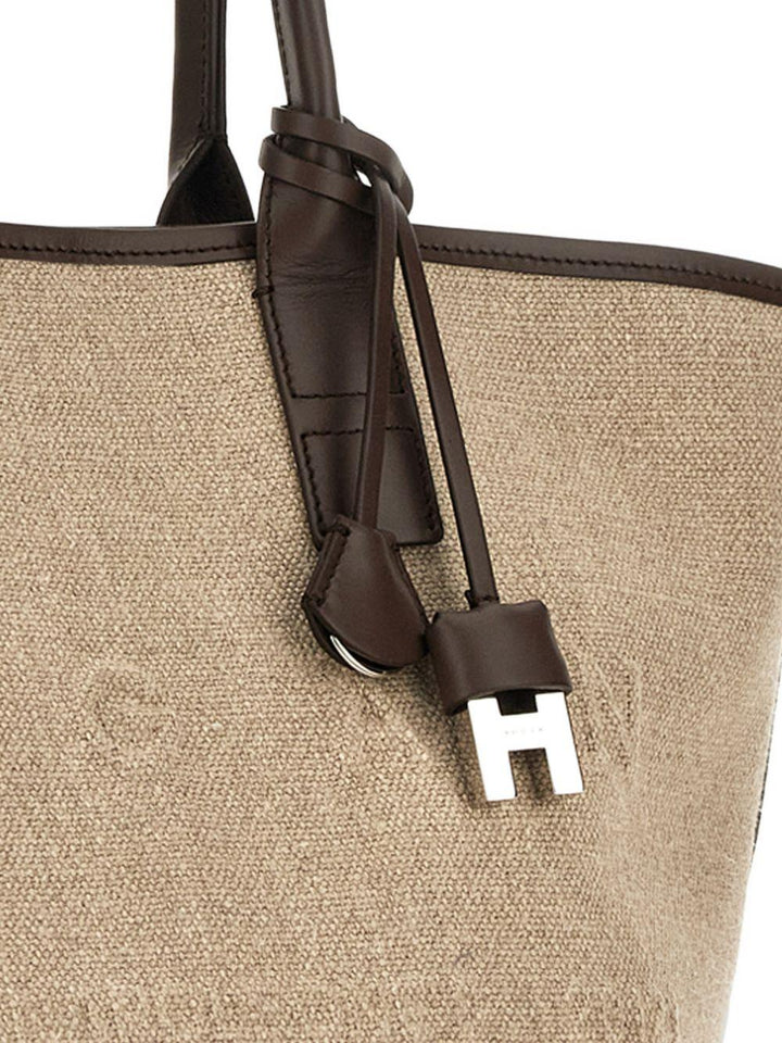 Borsa tote con ciondolo 