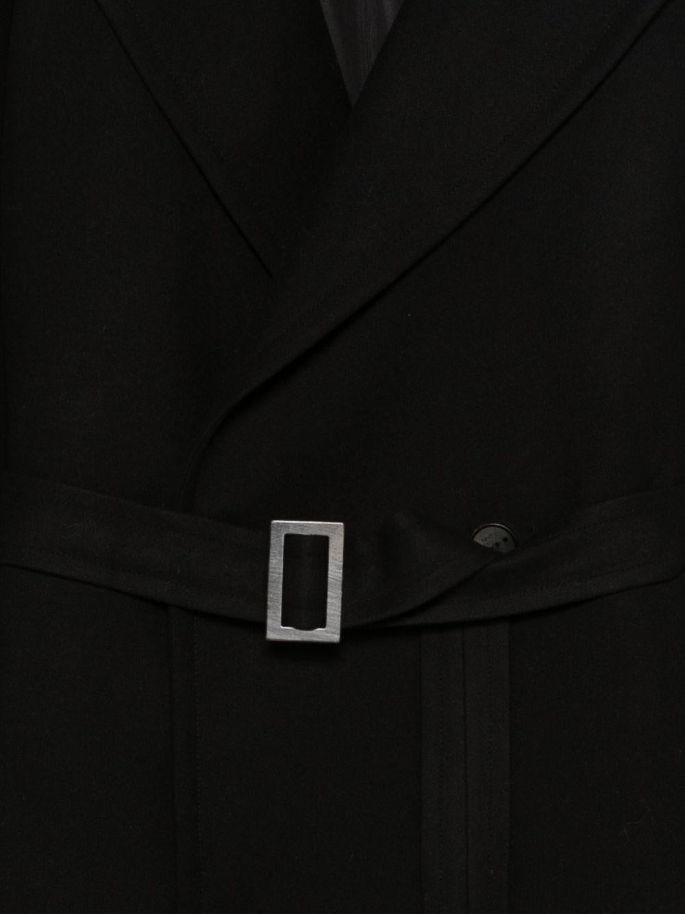 Cappotto doppiopetto con cintura nero 