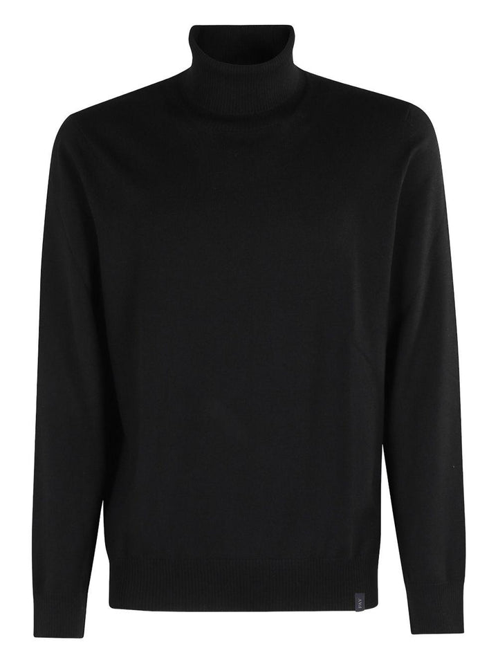 Maglione nero a collo alto 