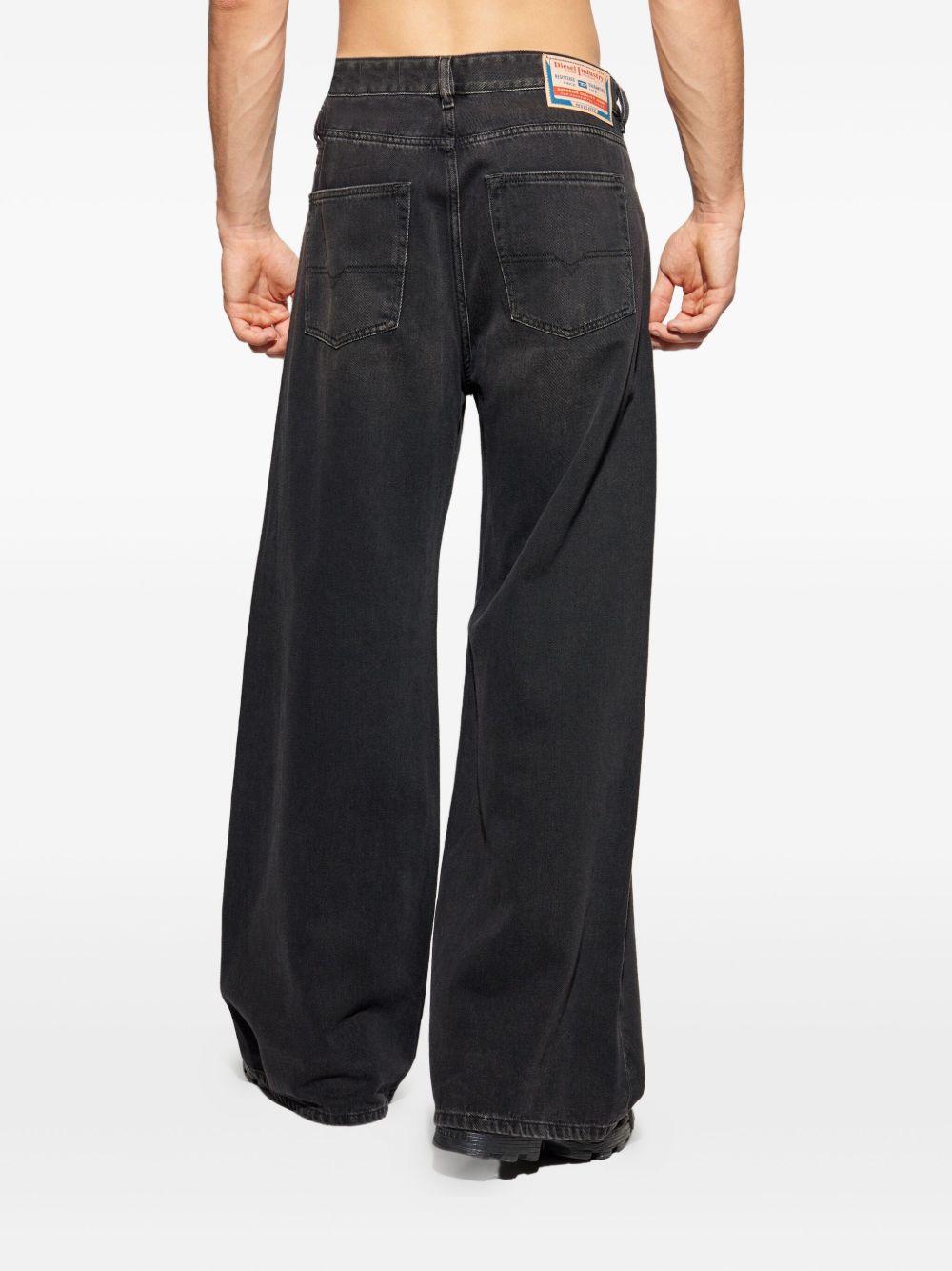 Jeans neri a gamba ampia 