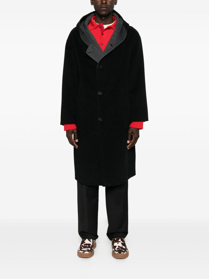 Cappotto monopetto nero con cappuccio 