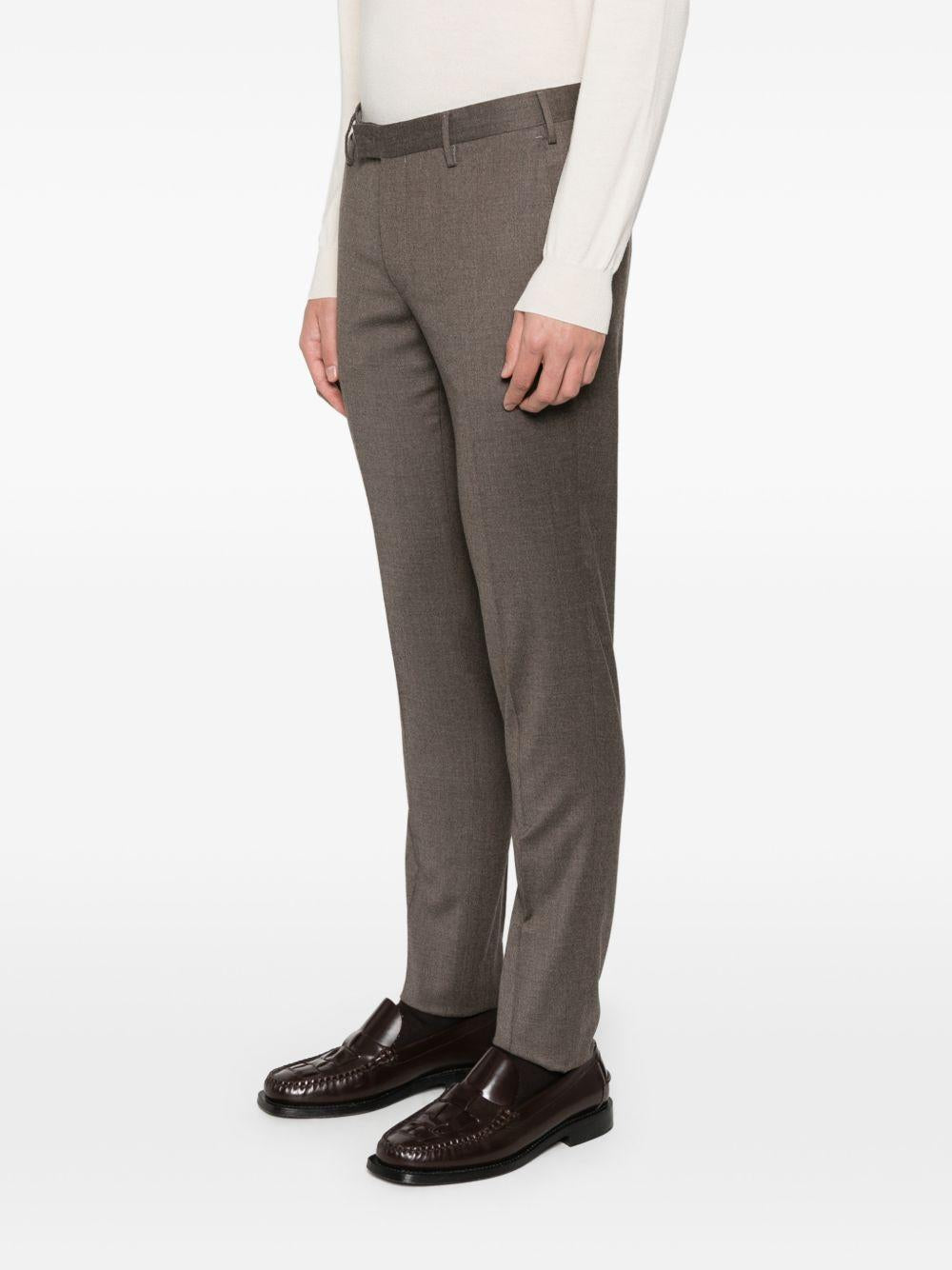 Pantaloni marrone chiaro con tasche 
