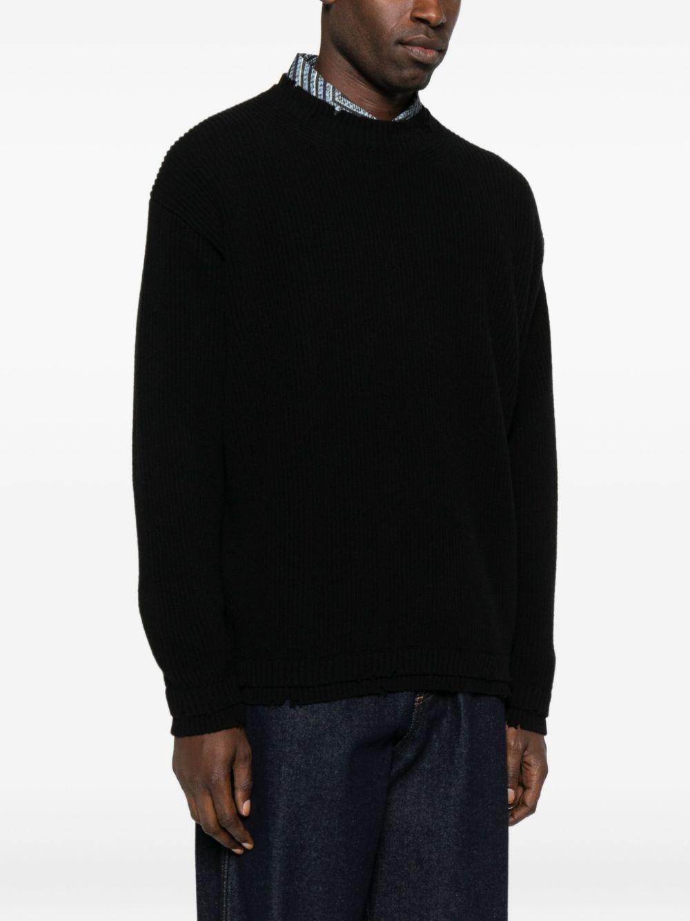 Maglione nero a coste 