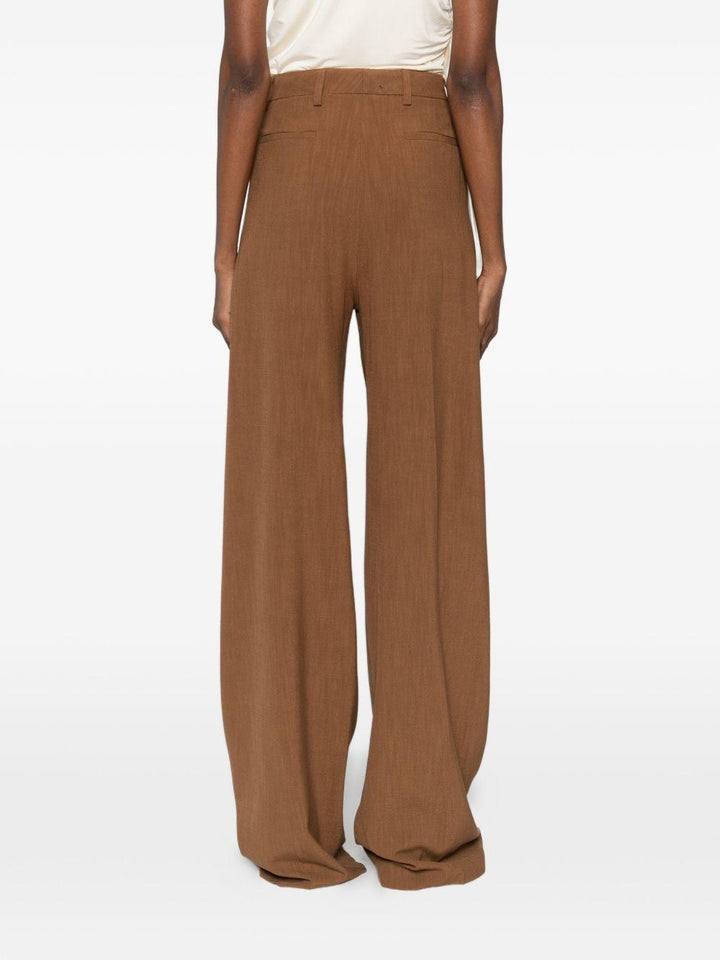 Pantaloni con cuciture 