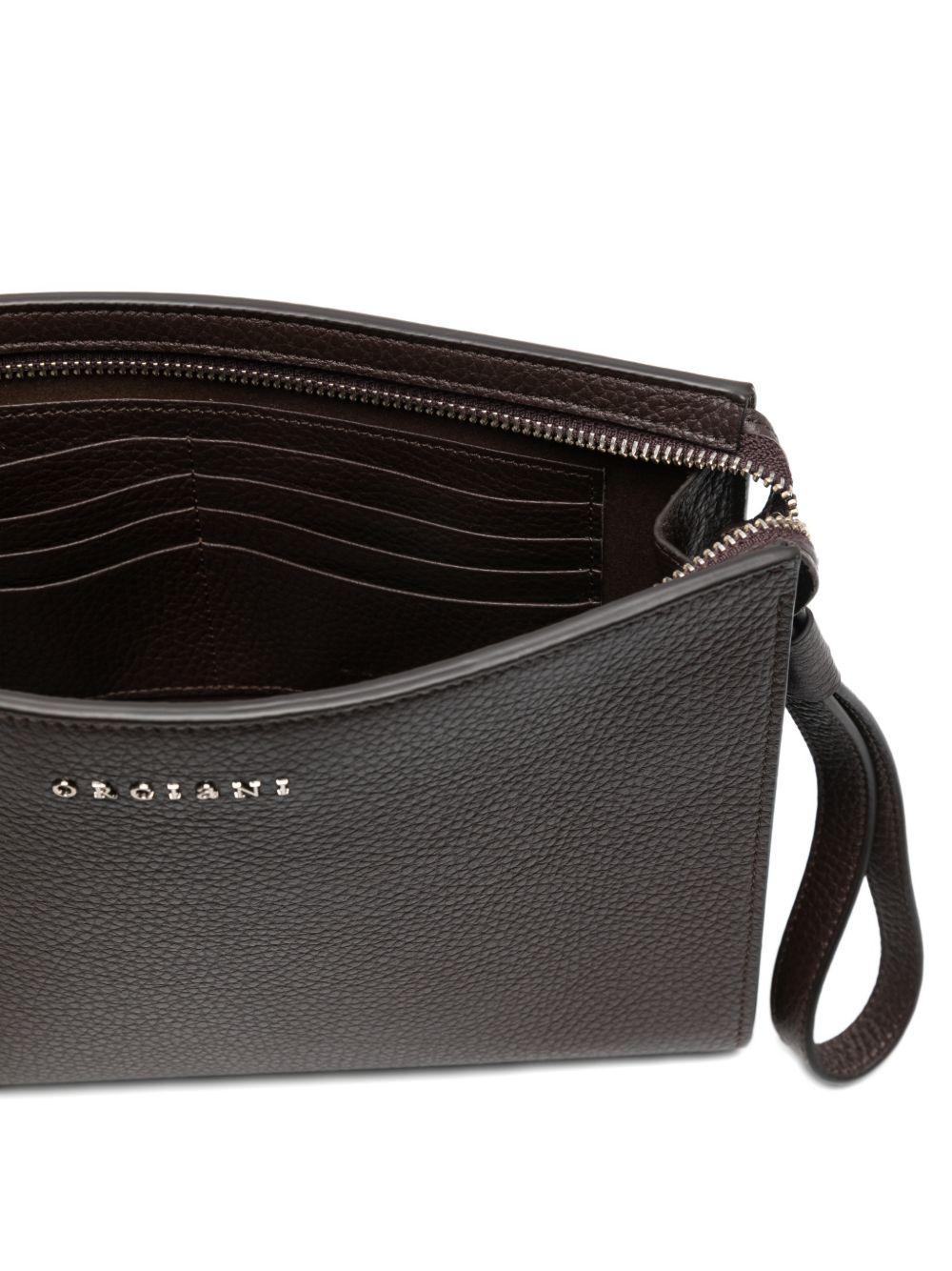 Clutch marrone in pelle 