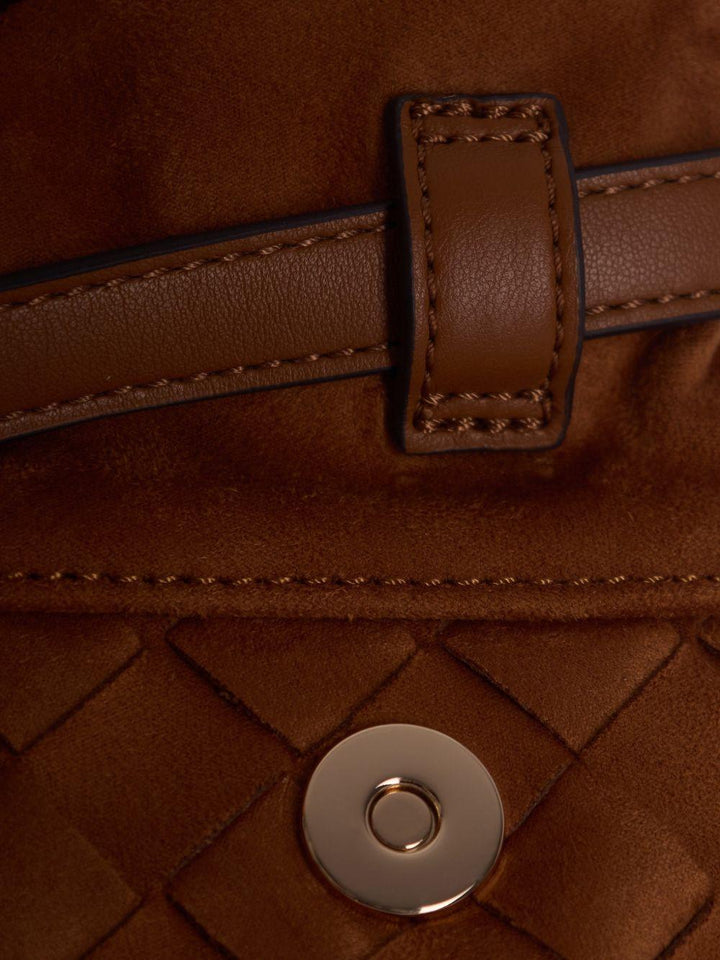 Clutch con design intrecciato 