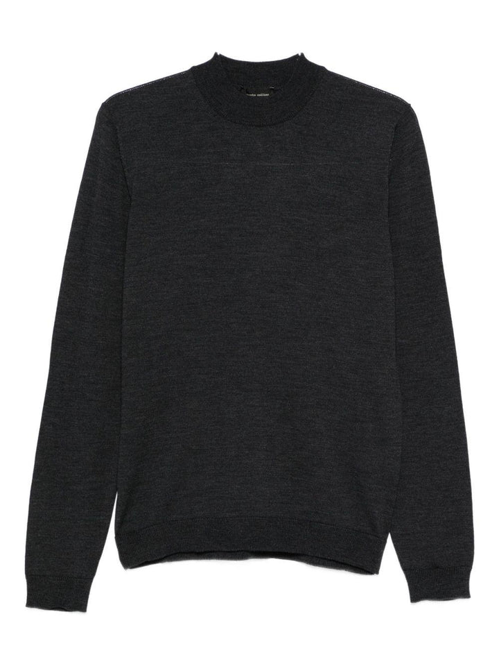 Maglione grigio a collo alto 
