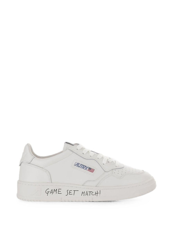 Sneakers bianche con stampa 