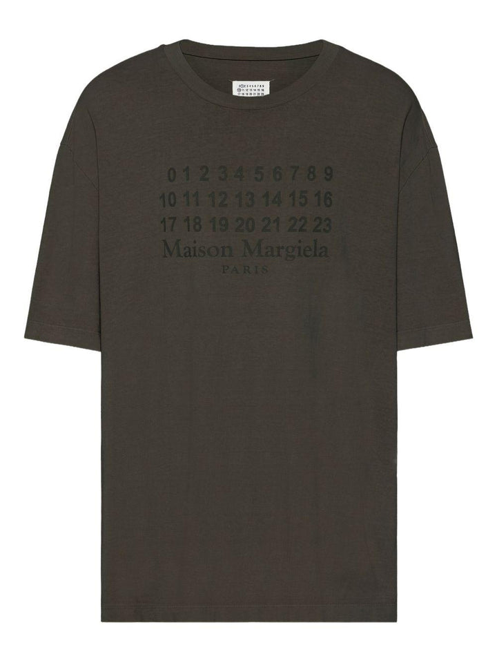 T-shirt grigio scuro con grafica numerica 