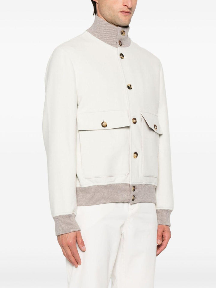Bomber bianco con bottoni e tasche con patta 