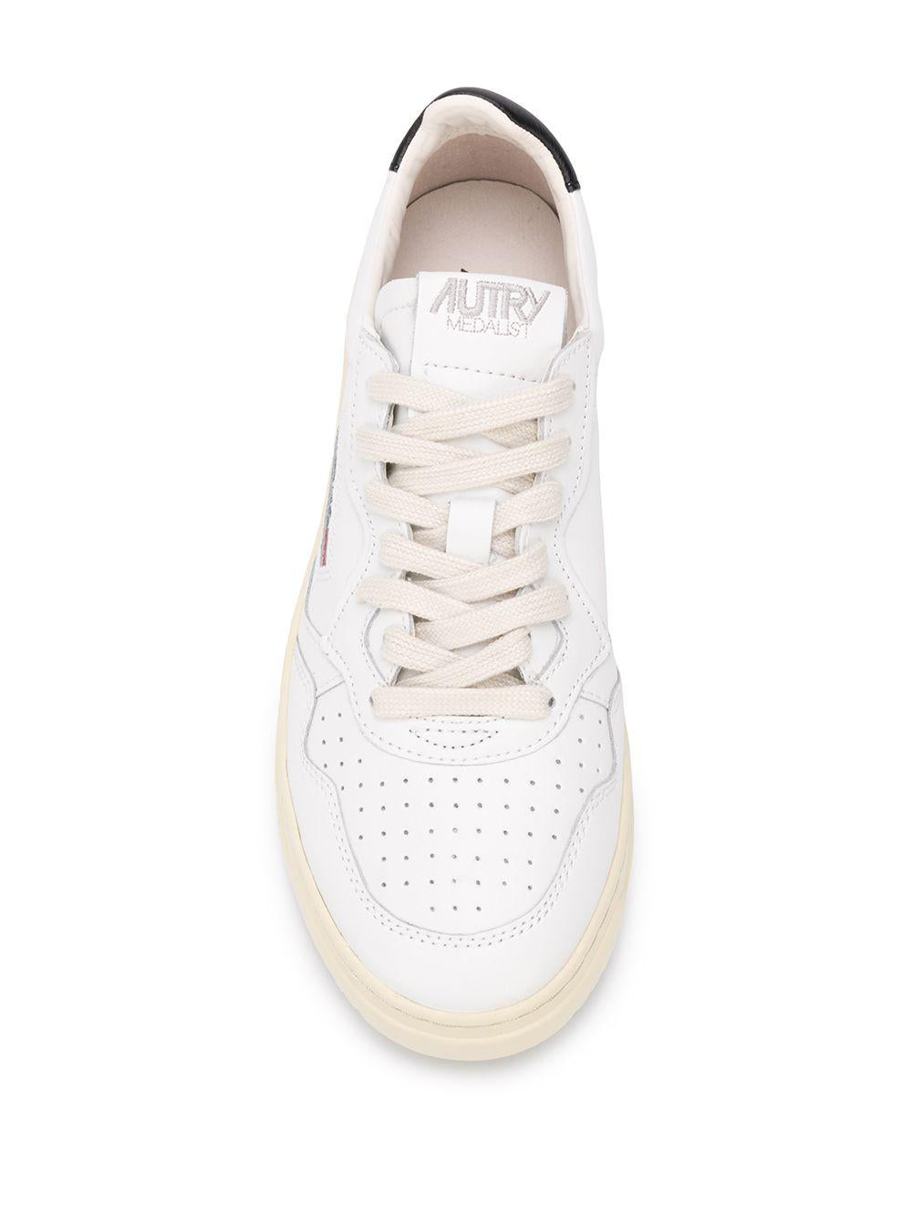 Sneakers bianche Medalist con tallone a contrasto 