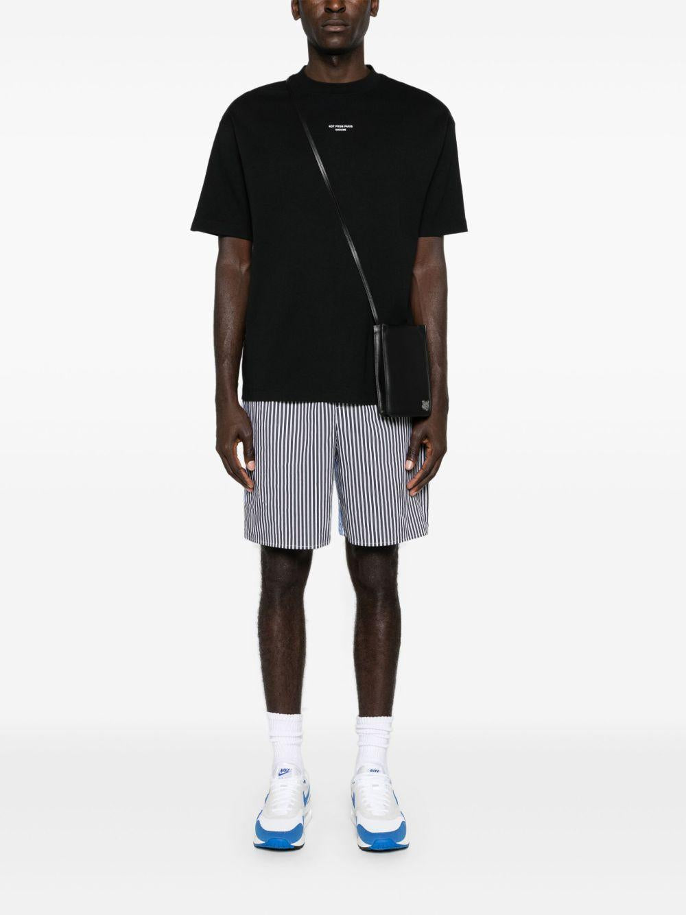 T-shirt nera con stampa 