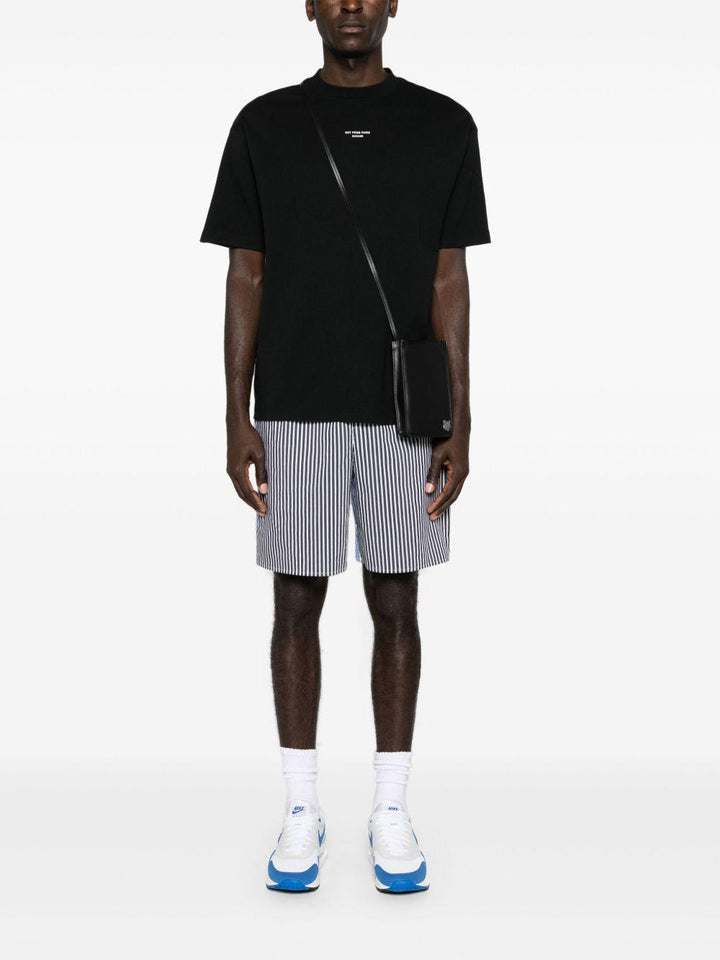 T-shirt nera con stampa 