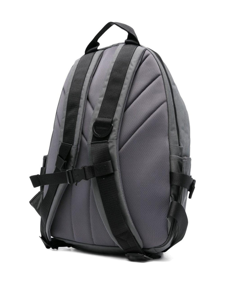 Zaino grigio con placca logo 