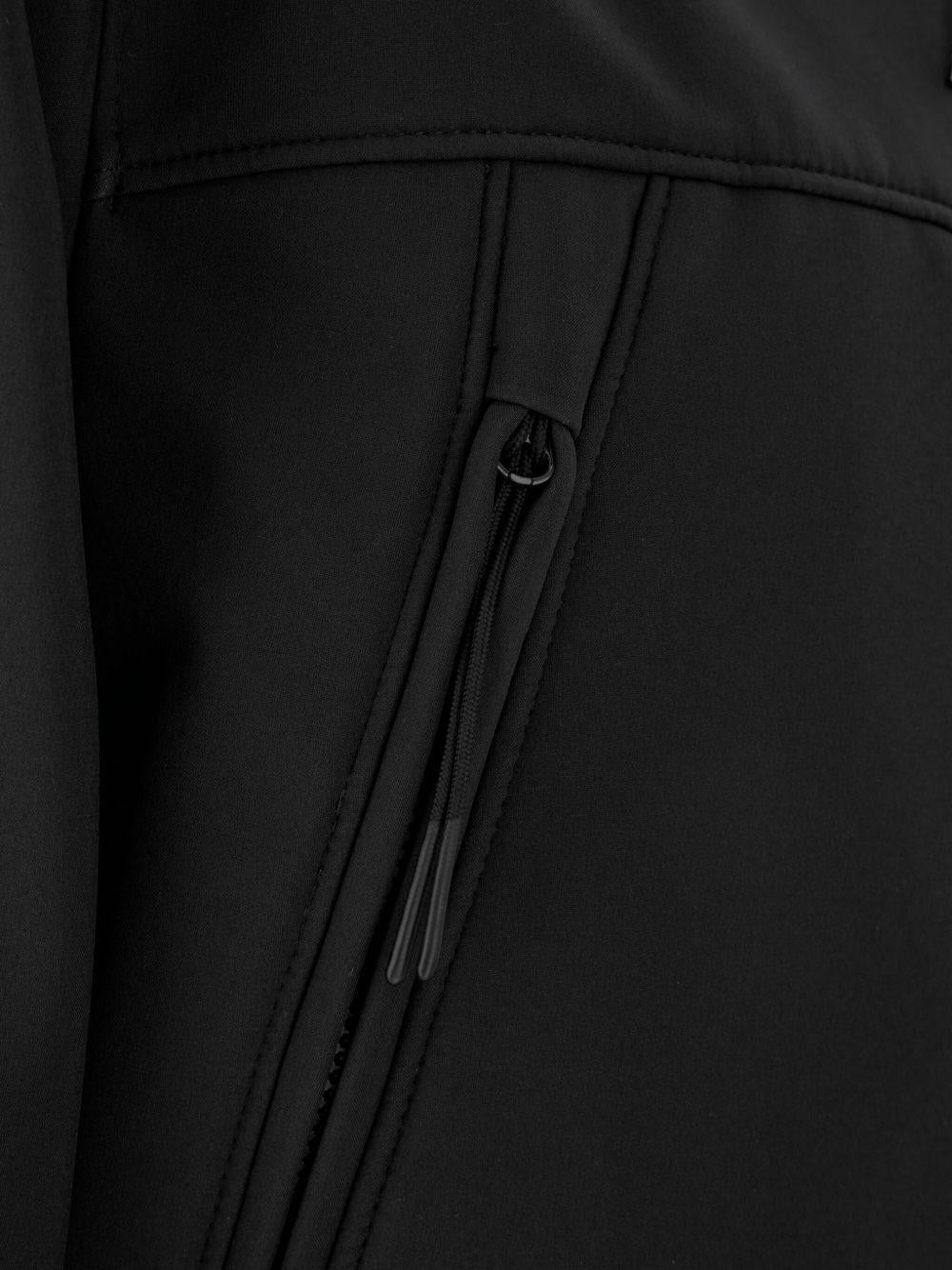 Giacca nera con zip e cappuccio regolabile
